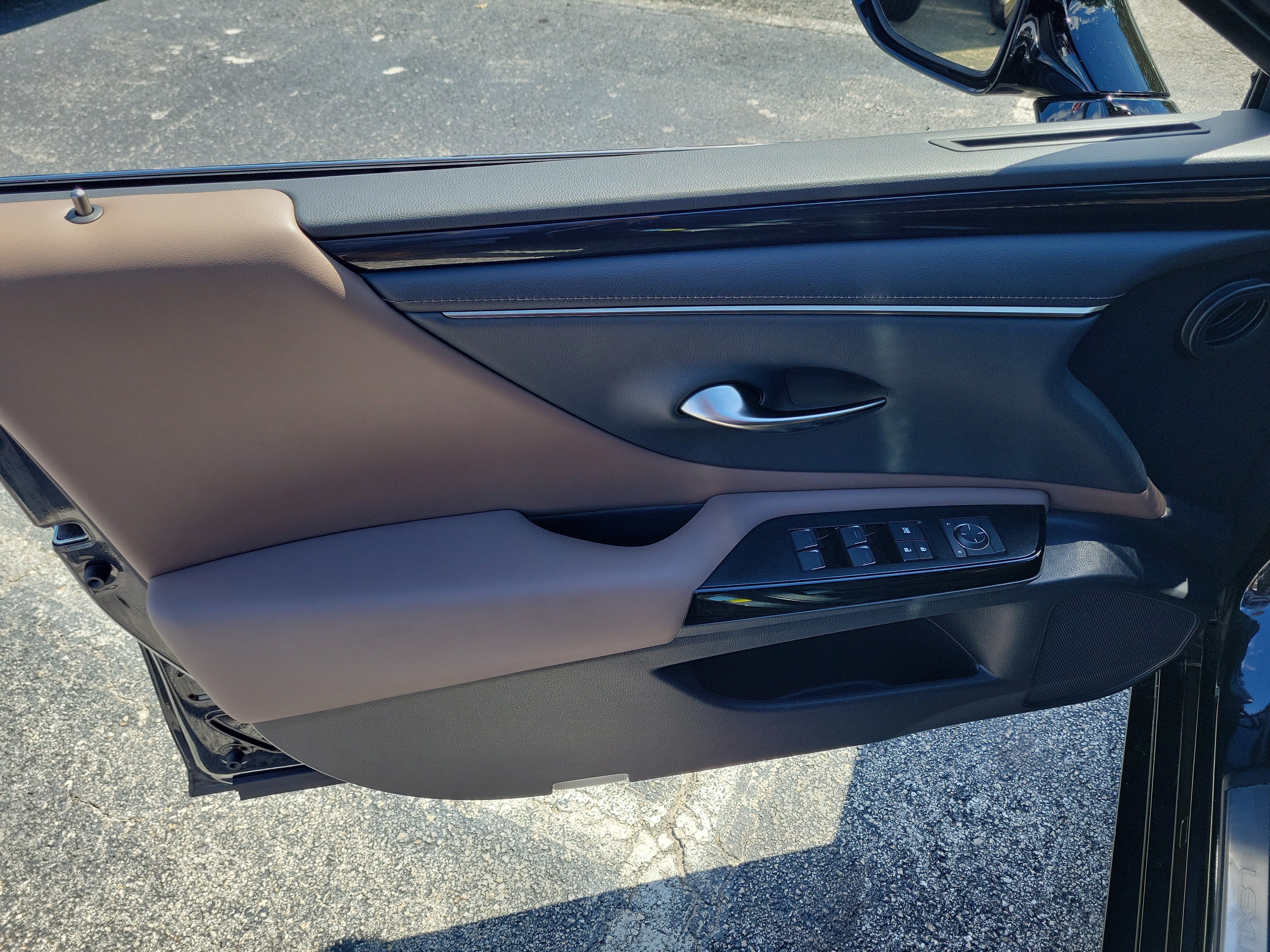 Used 2022 Lexus ES 350 w/ Accessory Package FWD image 10