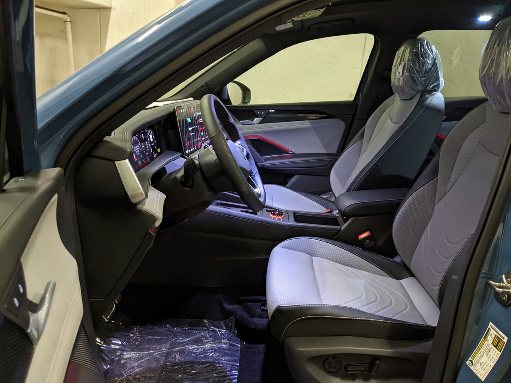 New 2026 Volkswagen Tiguan SE R-Line AWD/4WD image 11