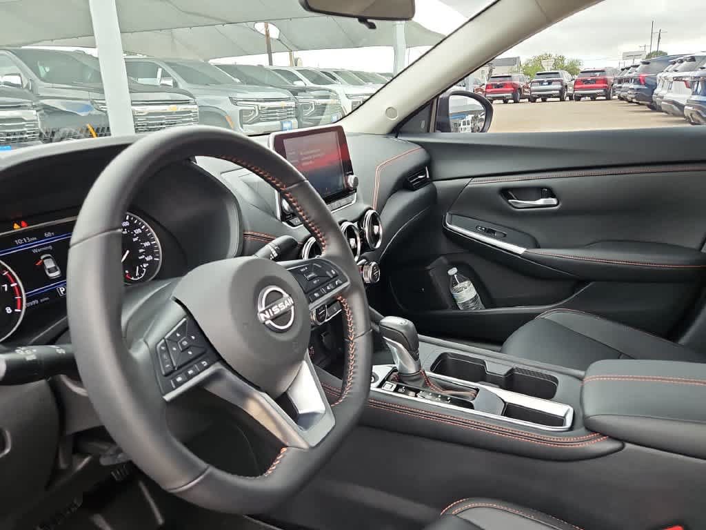 Used 2025 Nissan Sentra SR w/ SR Premium Package FWD image 10