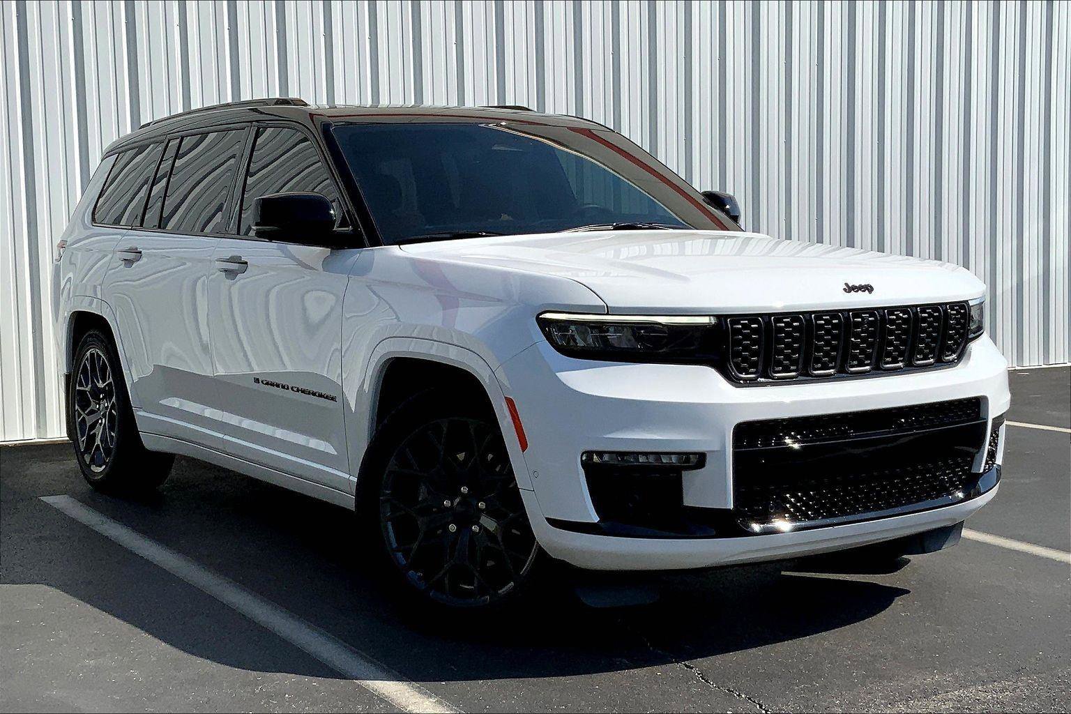 Used 2025 Jeep Grand Cherokee L Summit AWD/4WD image 2