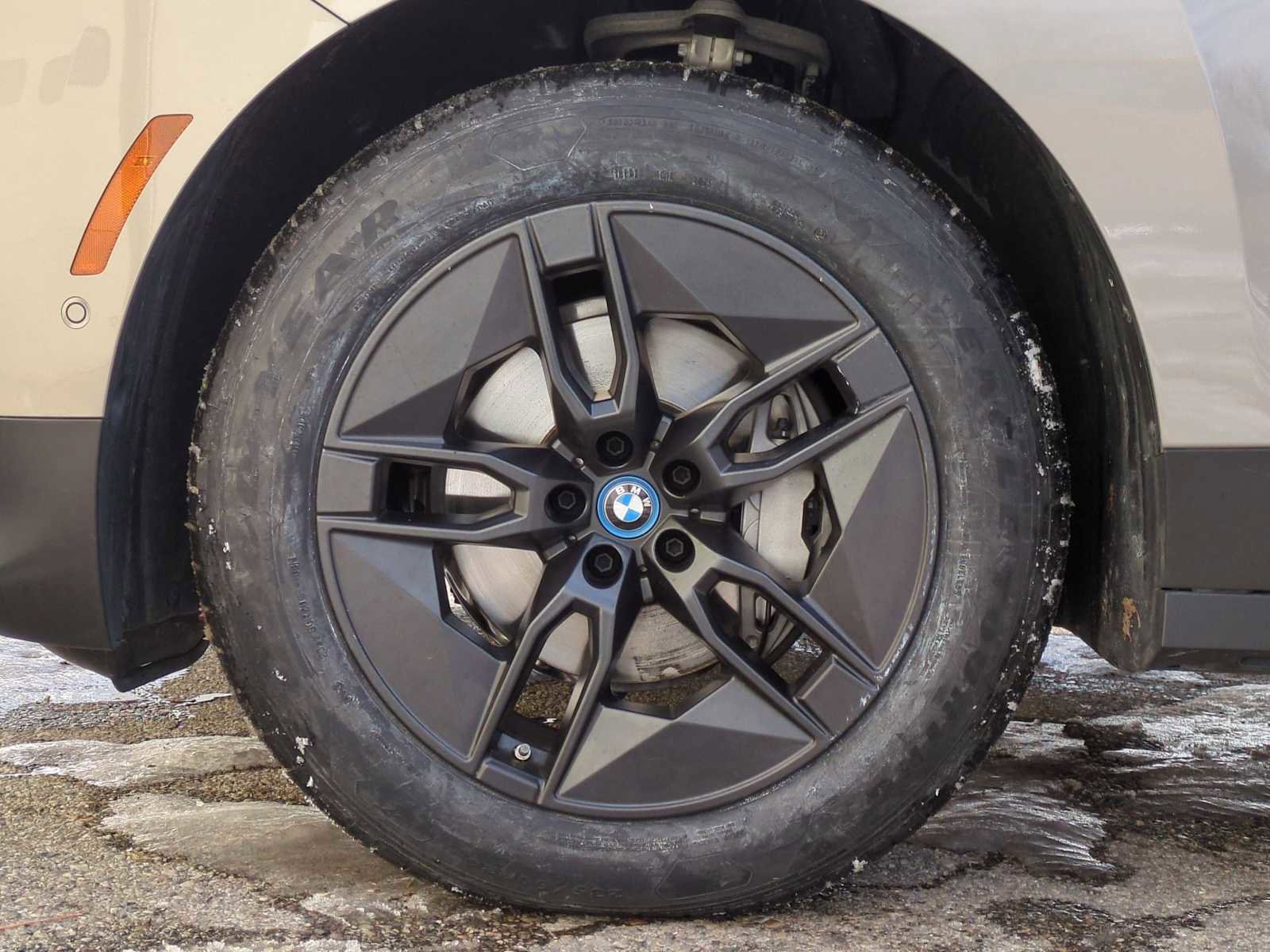 Used 2025 BMW iX xDrive50 image 14