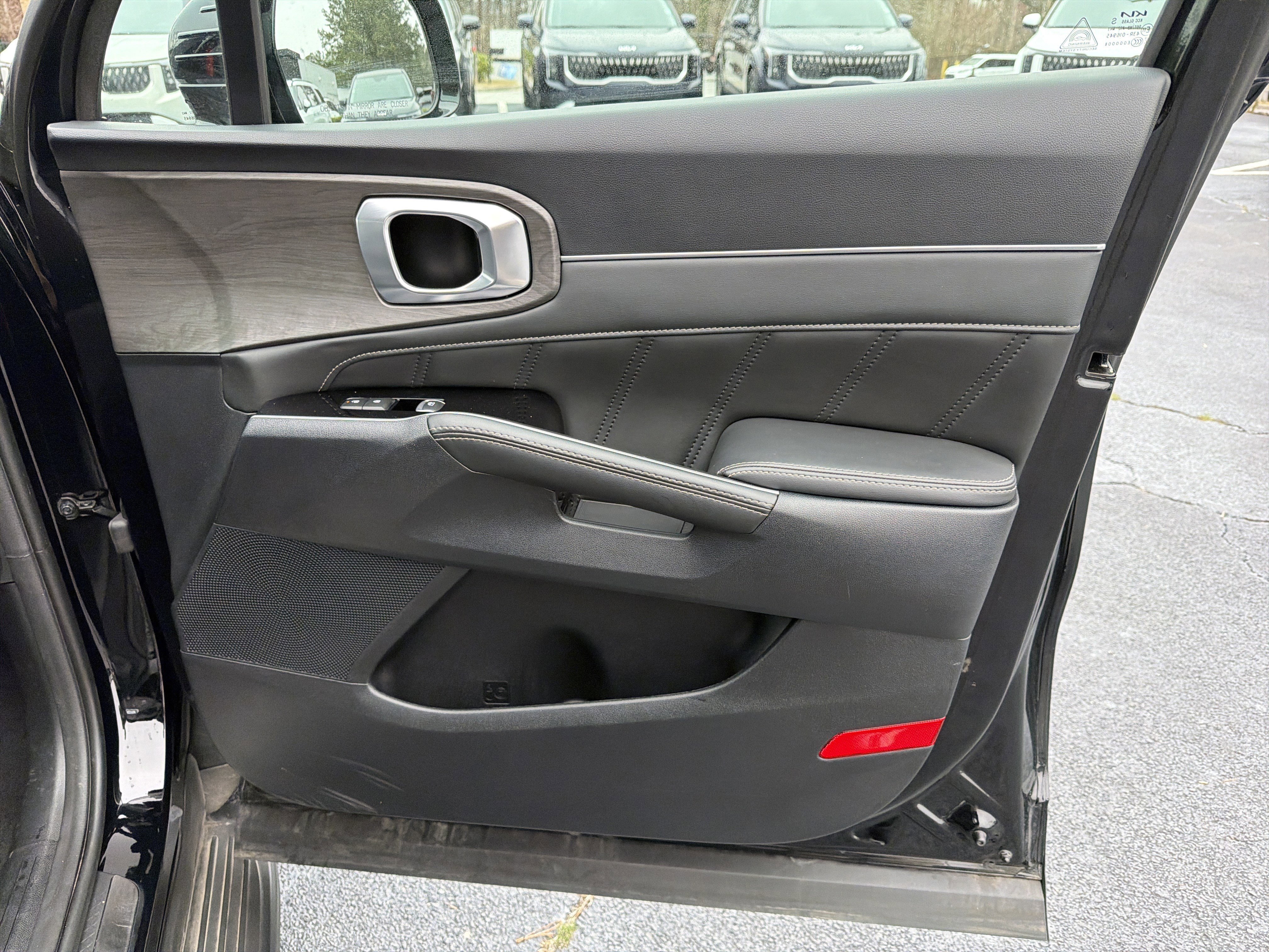 Used 2025 Kia Sorento SX image 14