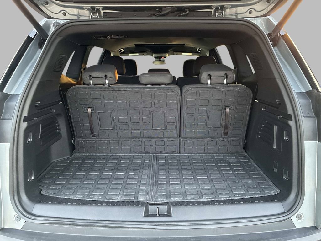 Used 2025 GMC Acadia Elevation image 13