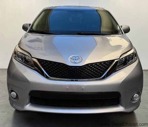 Used 2017 Toyota Sienna SE w/ Protection Package image 9