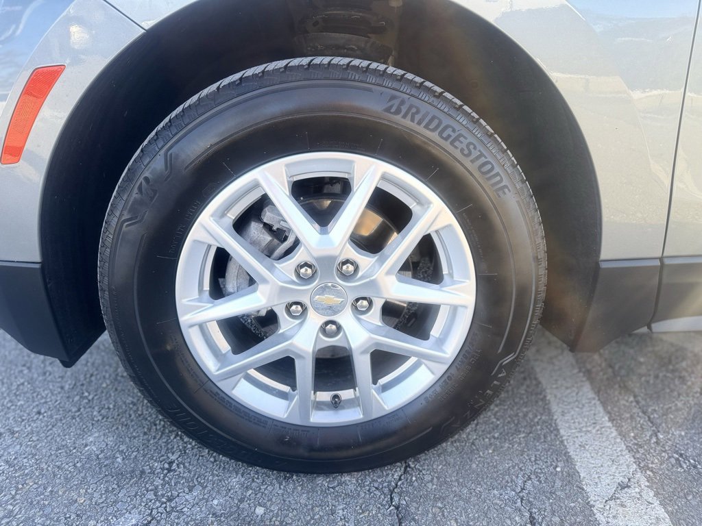 Used 2023 Chevrolet Equinox LT image 3