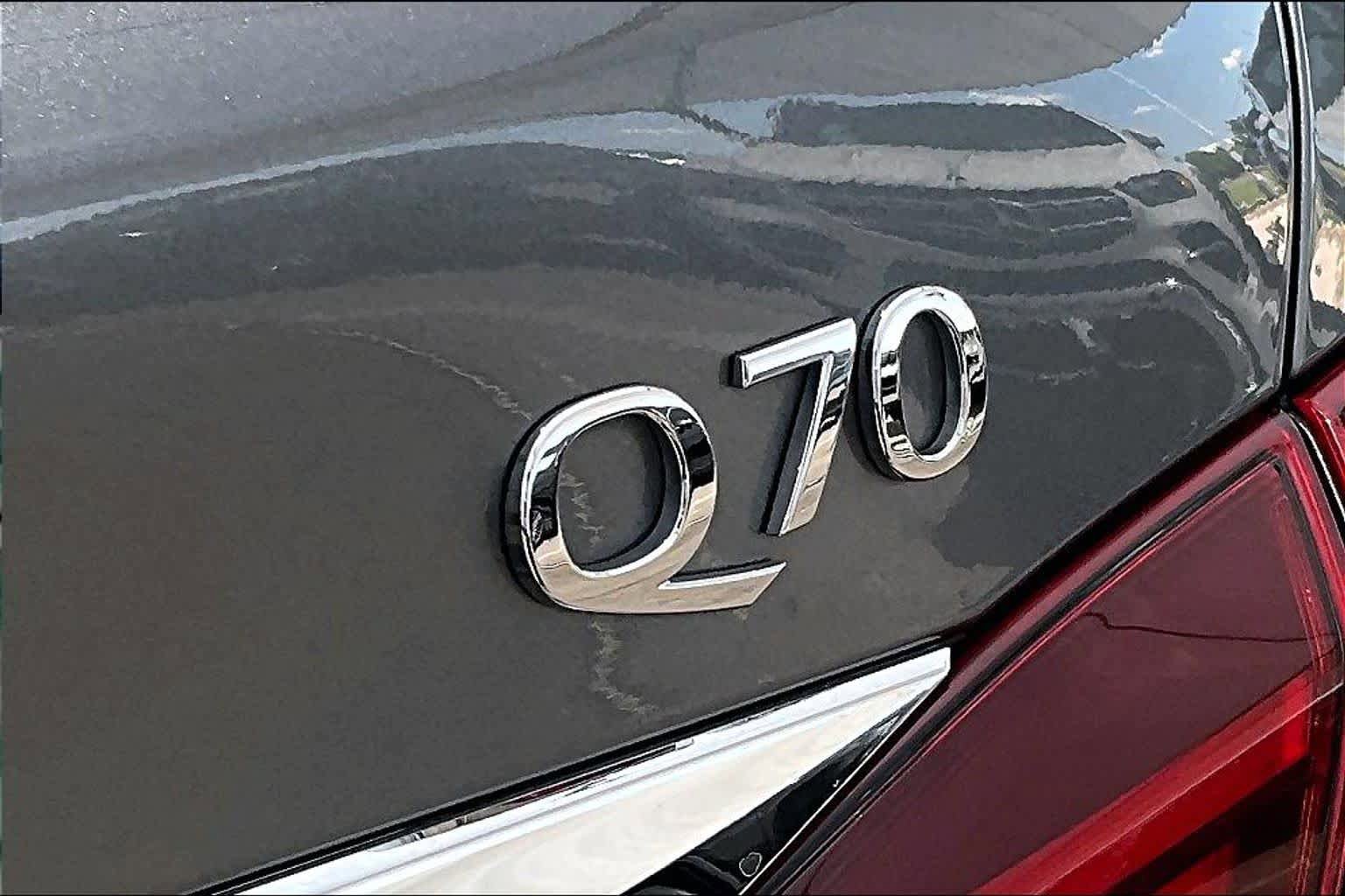 Used 2015 INFINITI Q70 3.7 RWD image 10