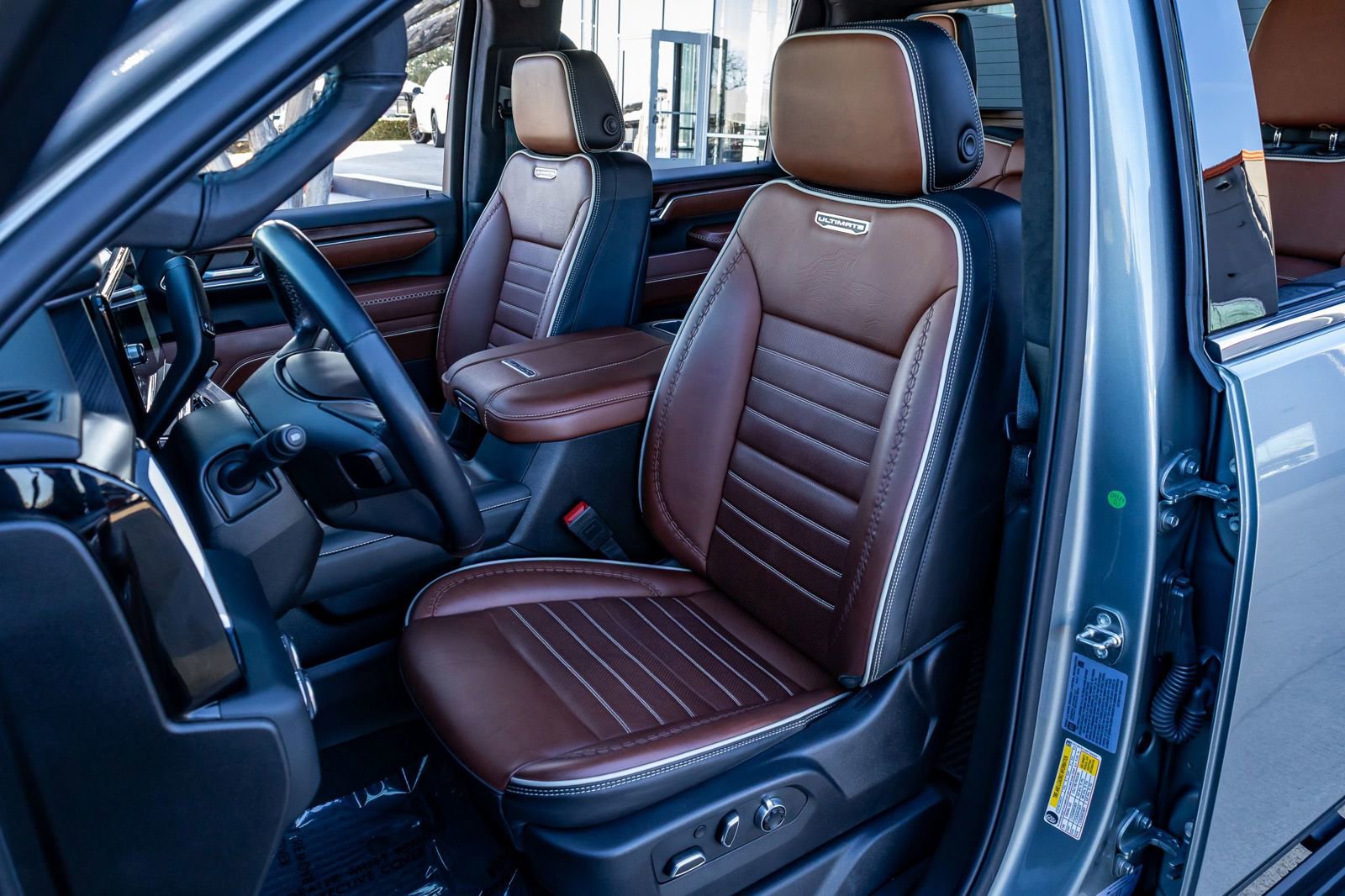 Used 2024 GMC Sierra 3500 Denali Ultimate AWD/4WD image 28