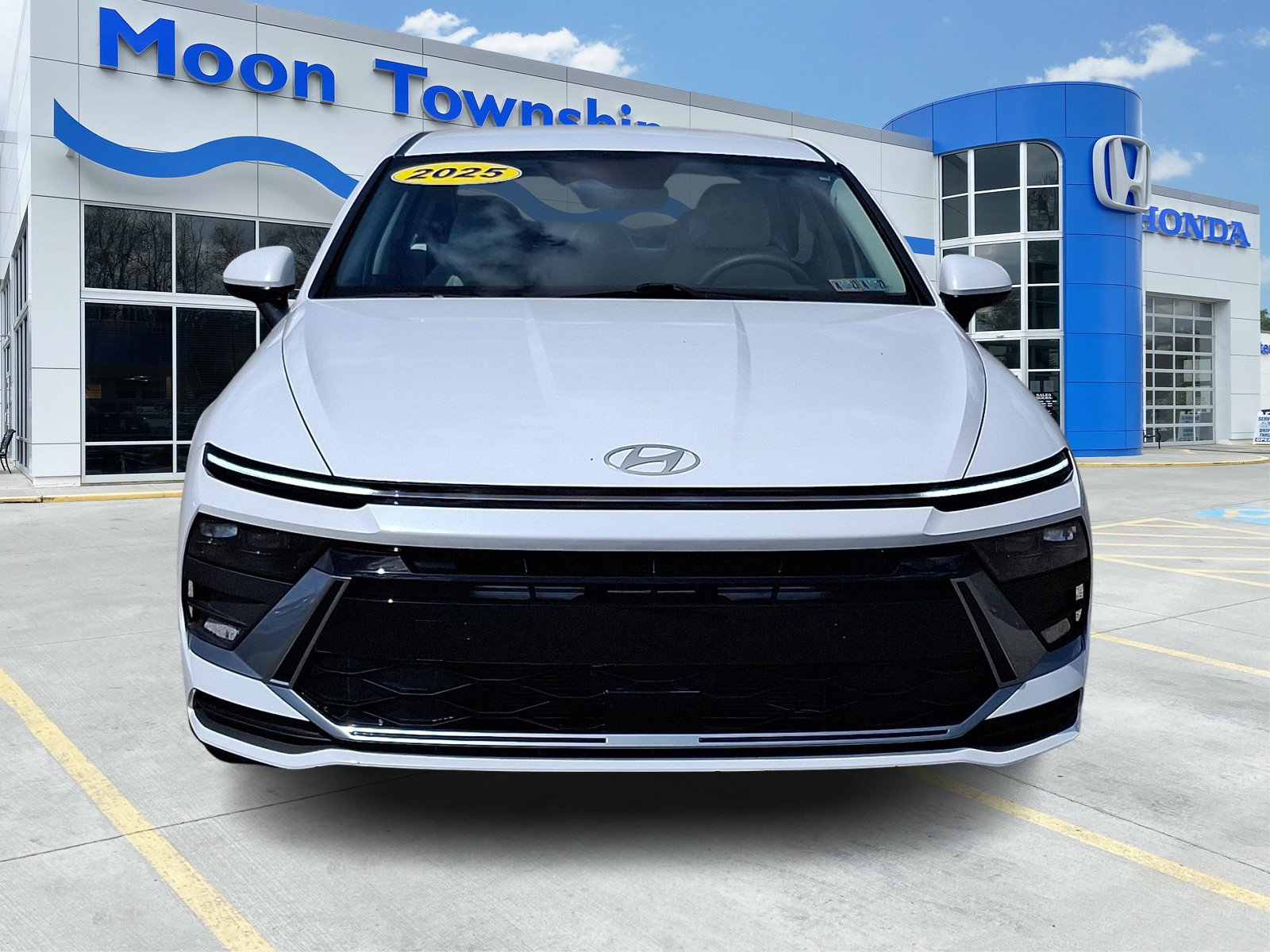 Used 2025 Hyundai Sonata SE image 2