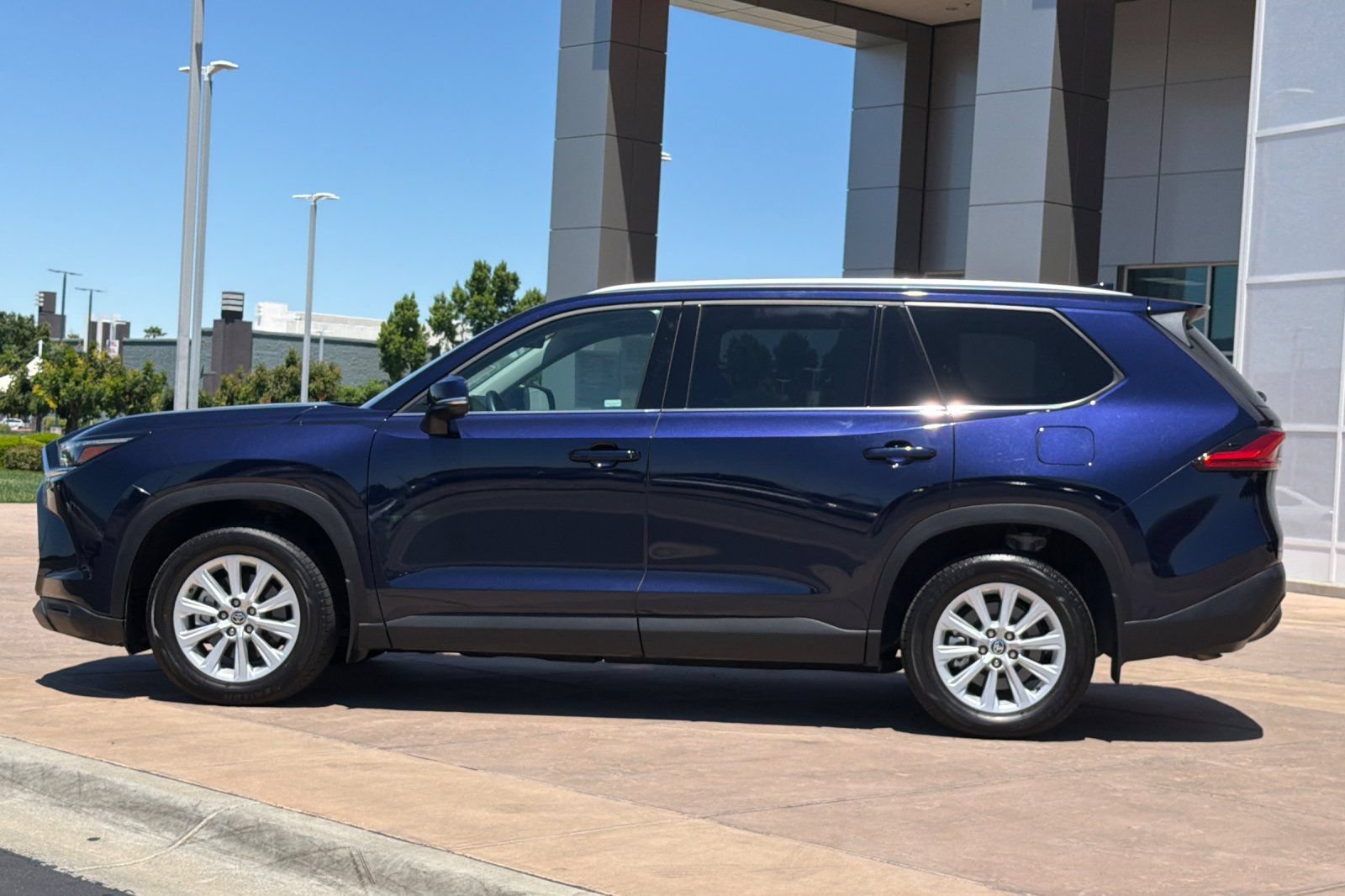 Certified 2024 Toyota Grand Highlander AWD image 8