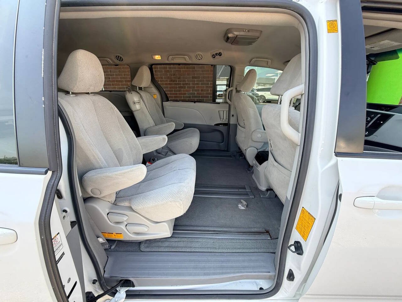 Used 2011 Toyota Sienna LE w/ Towing Pkg FWD image 16