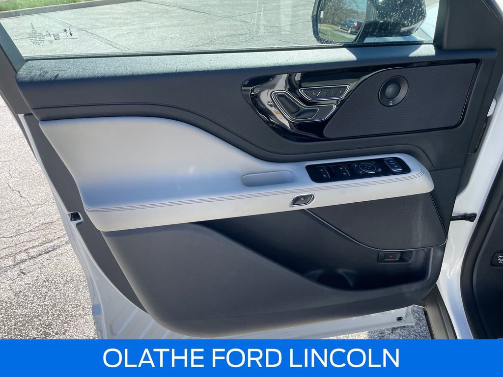 Used 2025 Lincoln Aviator Premiere w/ Jet Appearance Package image 22