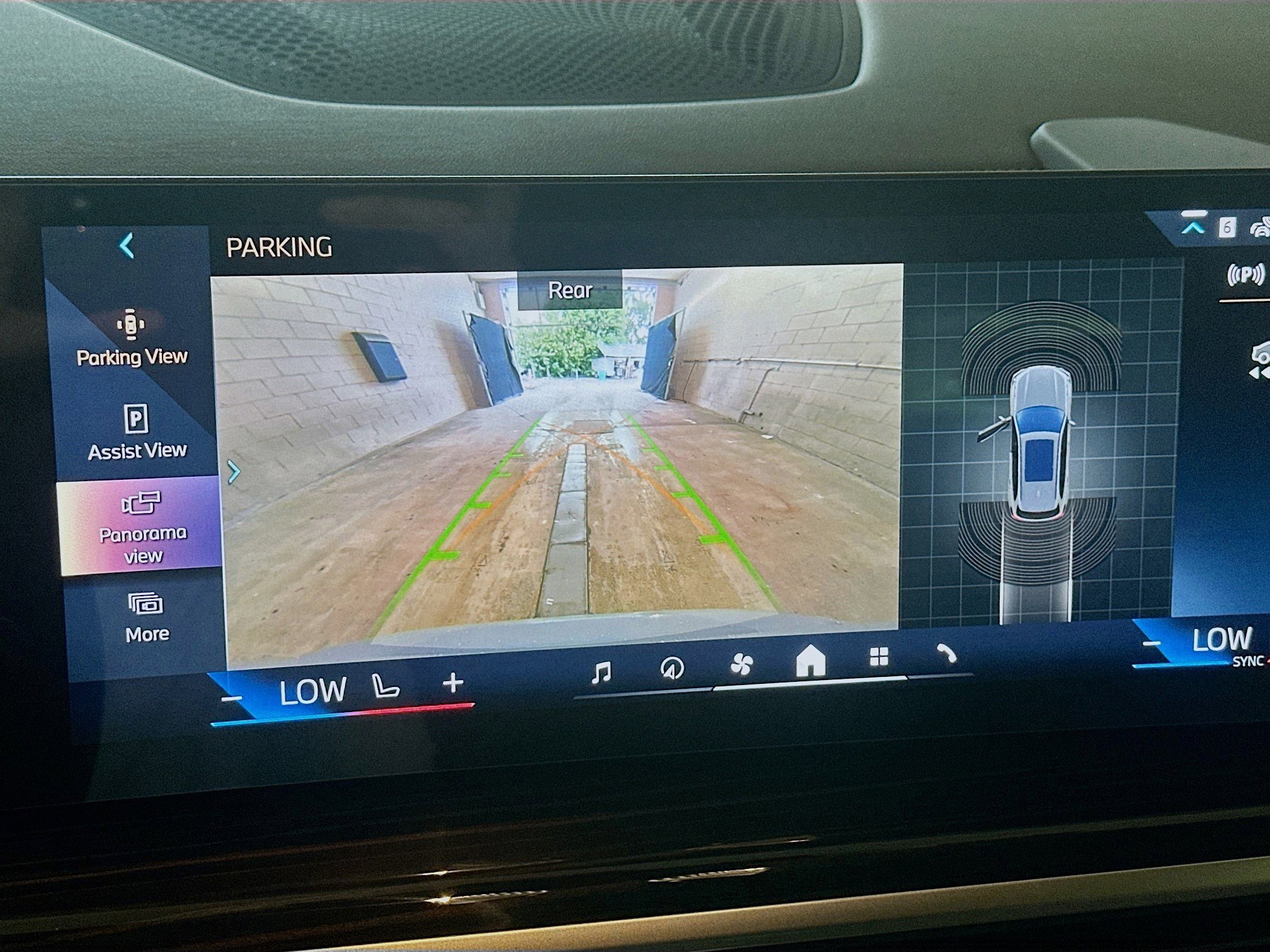 Used 2026 BMW X5 xDrive40i w/ Executive Package image 12