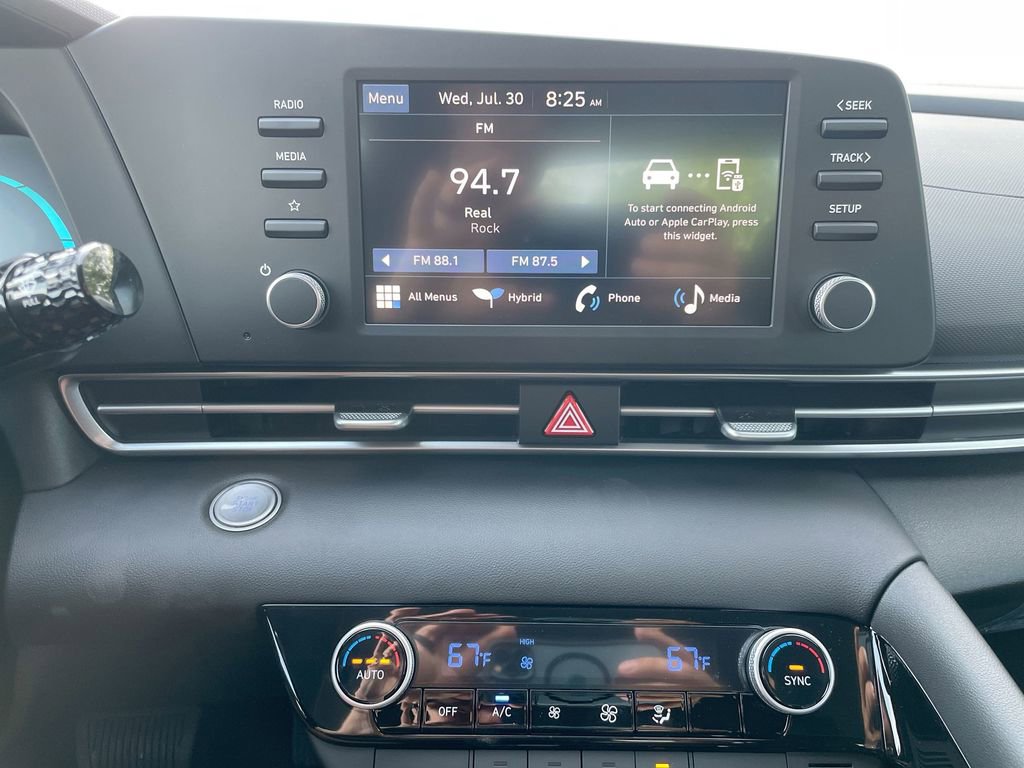 Used 2025 Hyundai Elantra Blue image 46