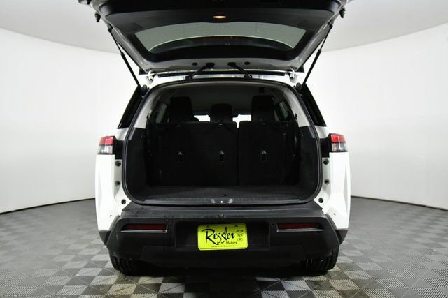 Used 2024 Nissan Pathfinder SV image 26