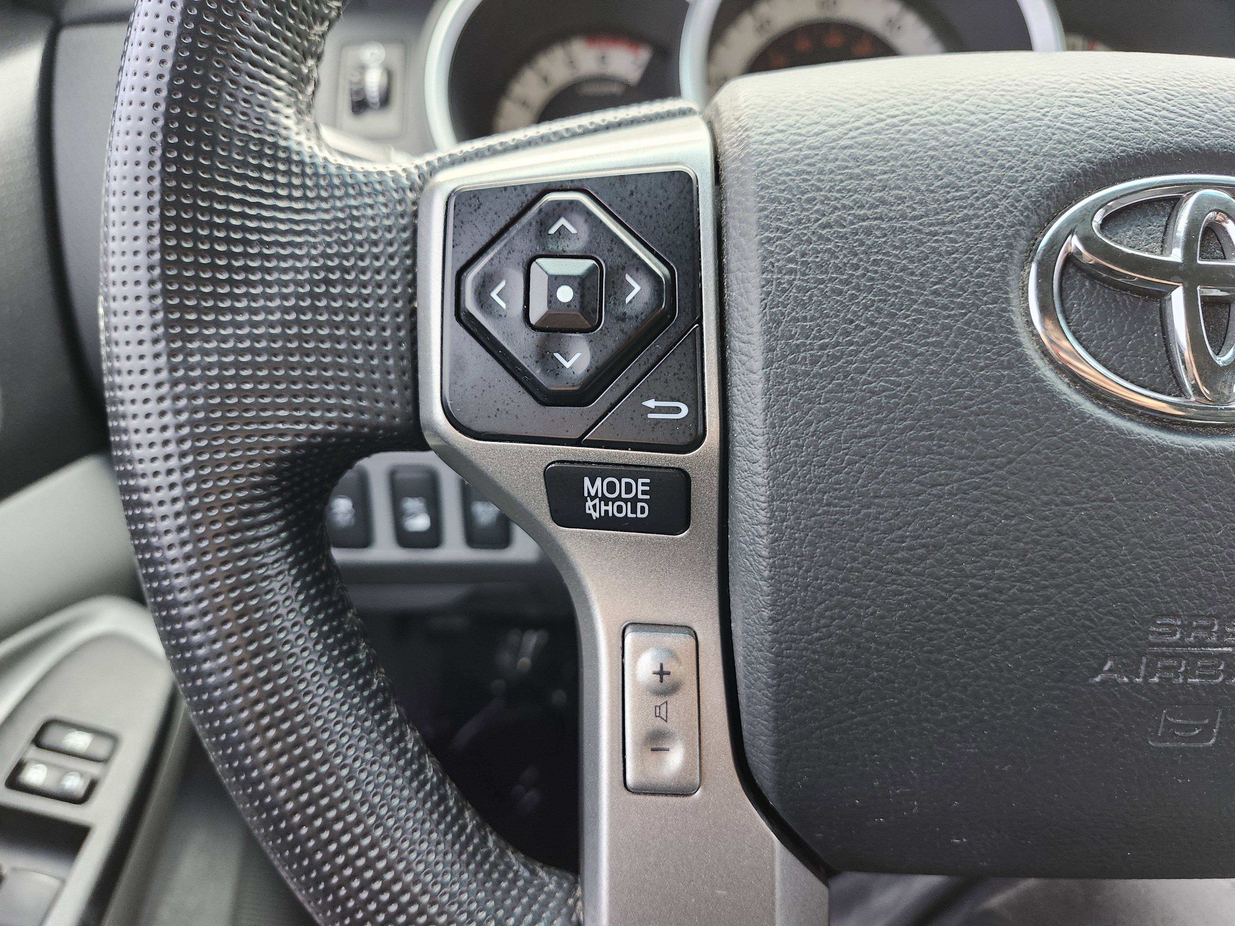 Used 2014 Toyota Tacoma 4x4 Double Cab w/ TRD Off-Road Package image 33