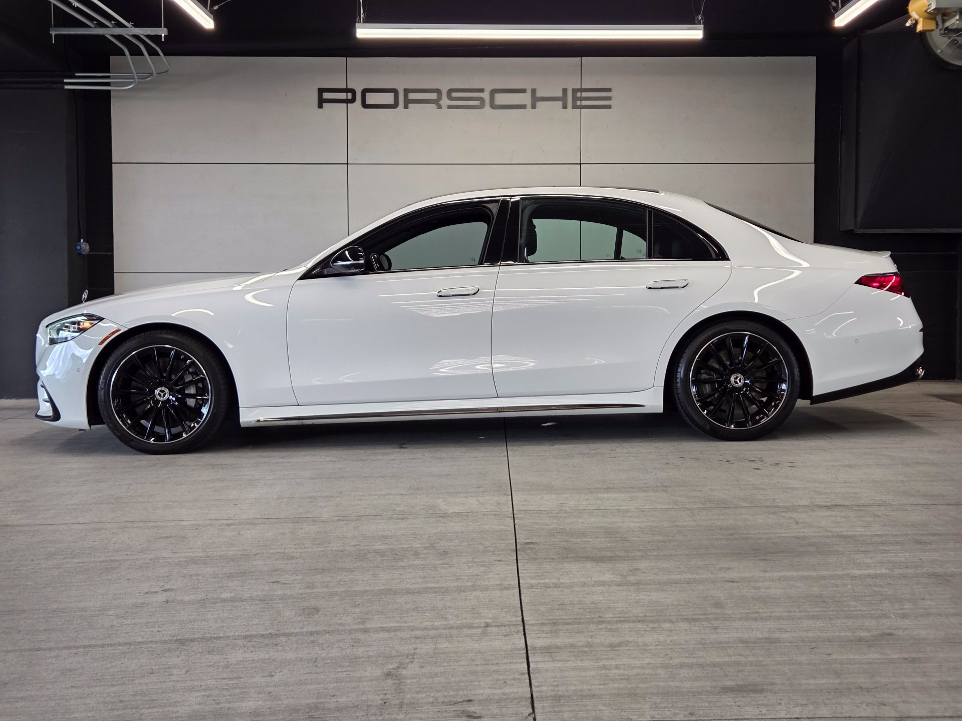Used 2024 Mercedes-Benz S 580 4MATIC Sedan image 2