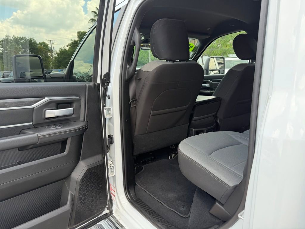 Used 2024 RAM 3500 Big Horn AWD/4WD image 30