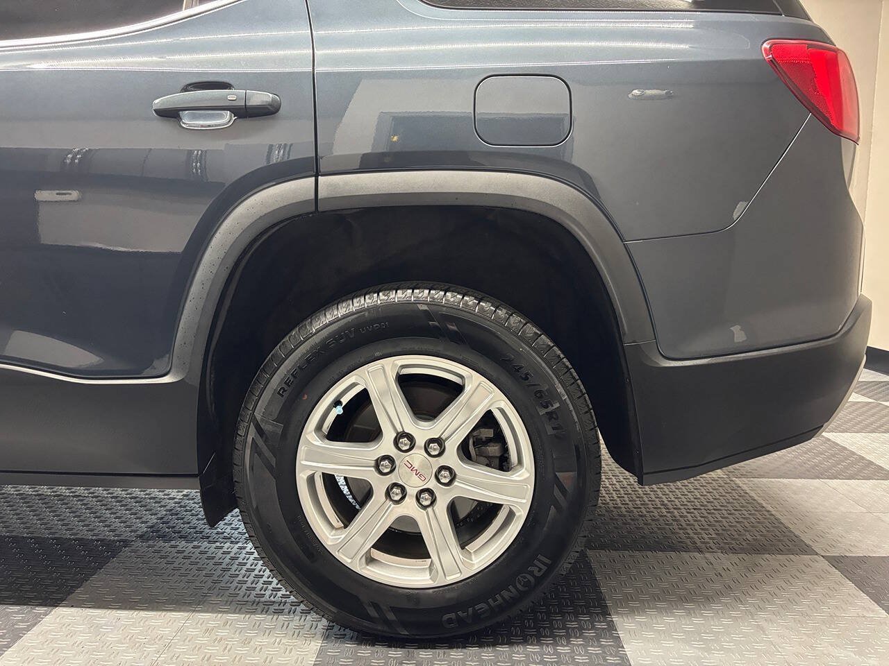 Used 2019 GMC Acadia SLE w/ LPO, Floor Liner Package FWD image 11