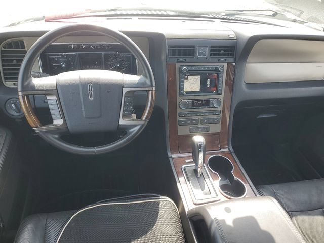 Used 2014 Lincoln Navigator L 4WD image 10