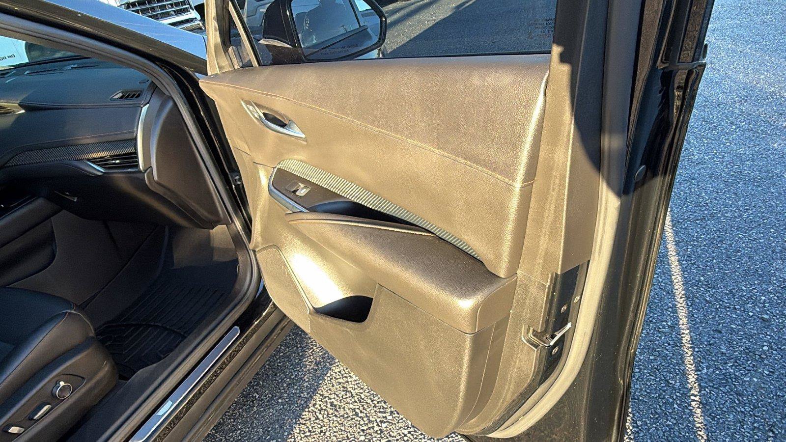 Used 2020 Cadillac XT4 Sport w/ Cold Weather Package FWD image 19