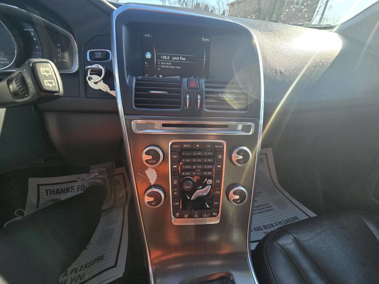 Used 2016 Volvo XC60 T6 Platinum image 14