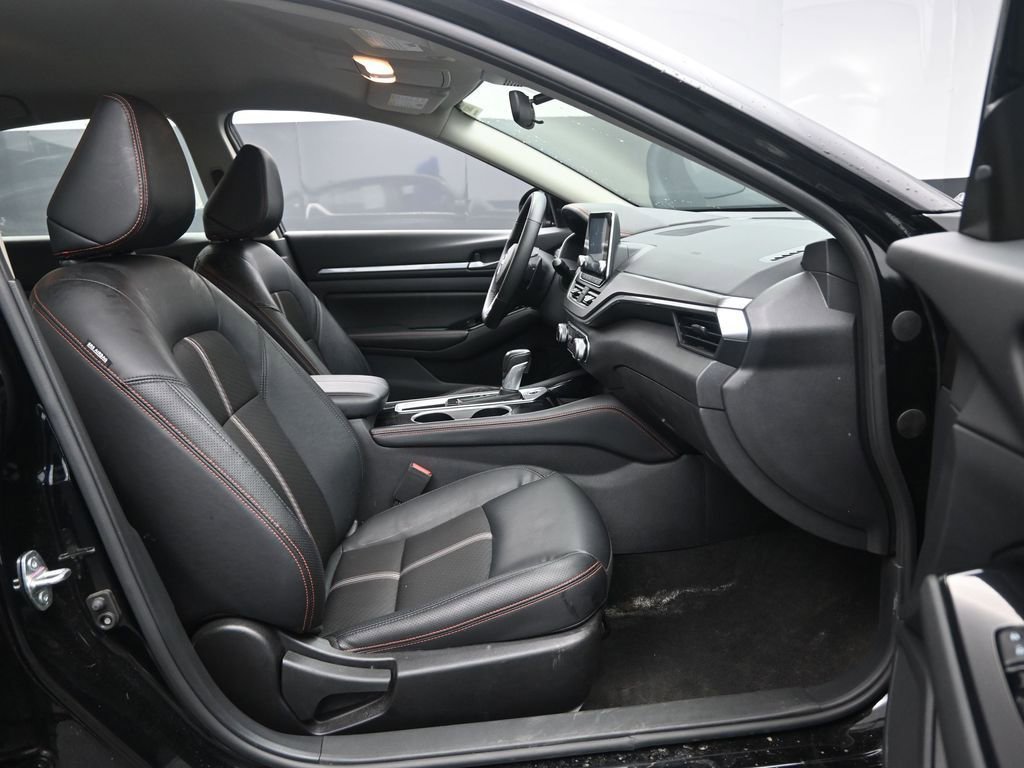 Used 2025 Nissan Altima 2.5 SR image 33