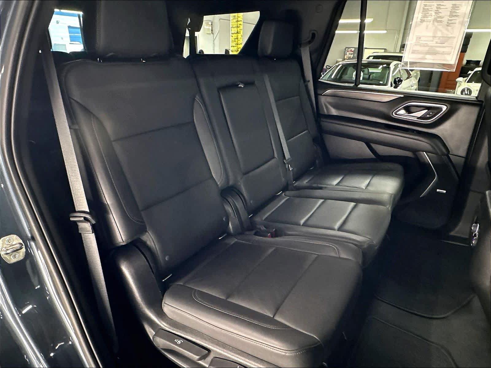 Used 2021 Chevrolet Tahoe Z71 w/ Luxury Package AWD/4WD image 28