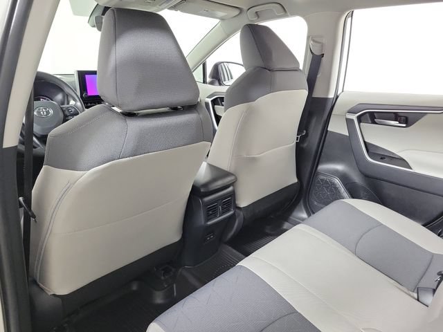 Used 2025 Toyota RAV4 XLE FWD image 11