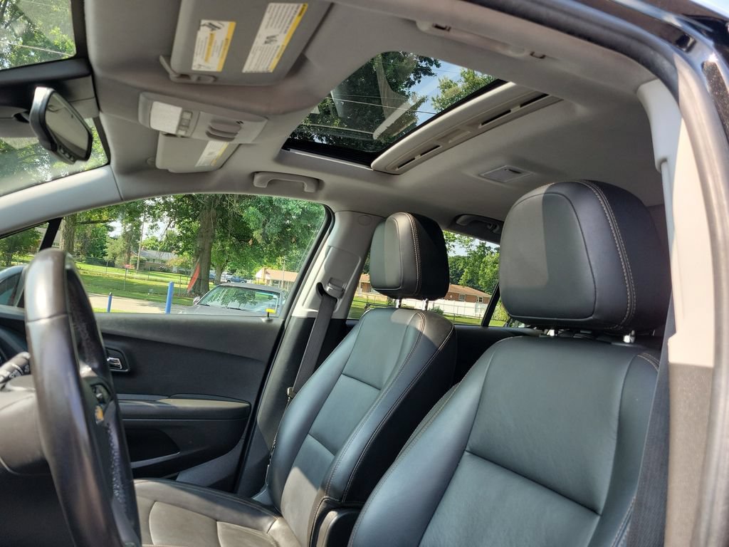 Used 2020 Chevrolet Trax Premier FWD image 36