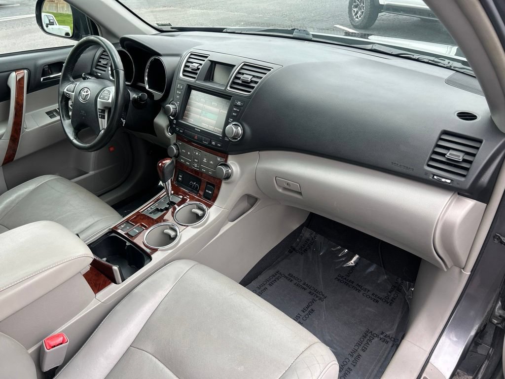 Used 2012 Toyota Highlander Limited w/ Tow Pkg AWD/4WD image 44