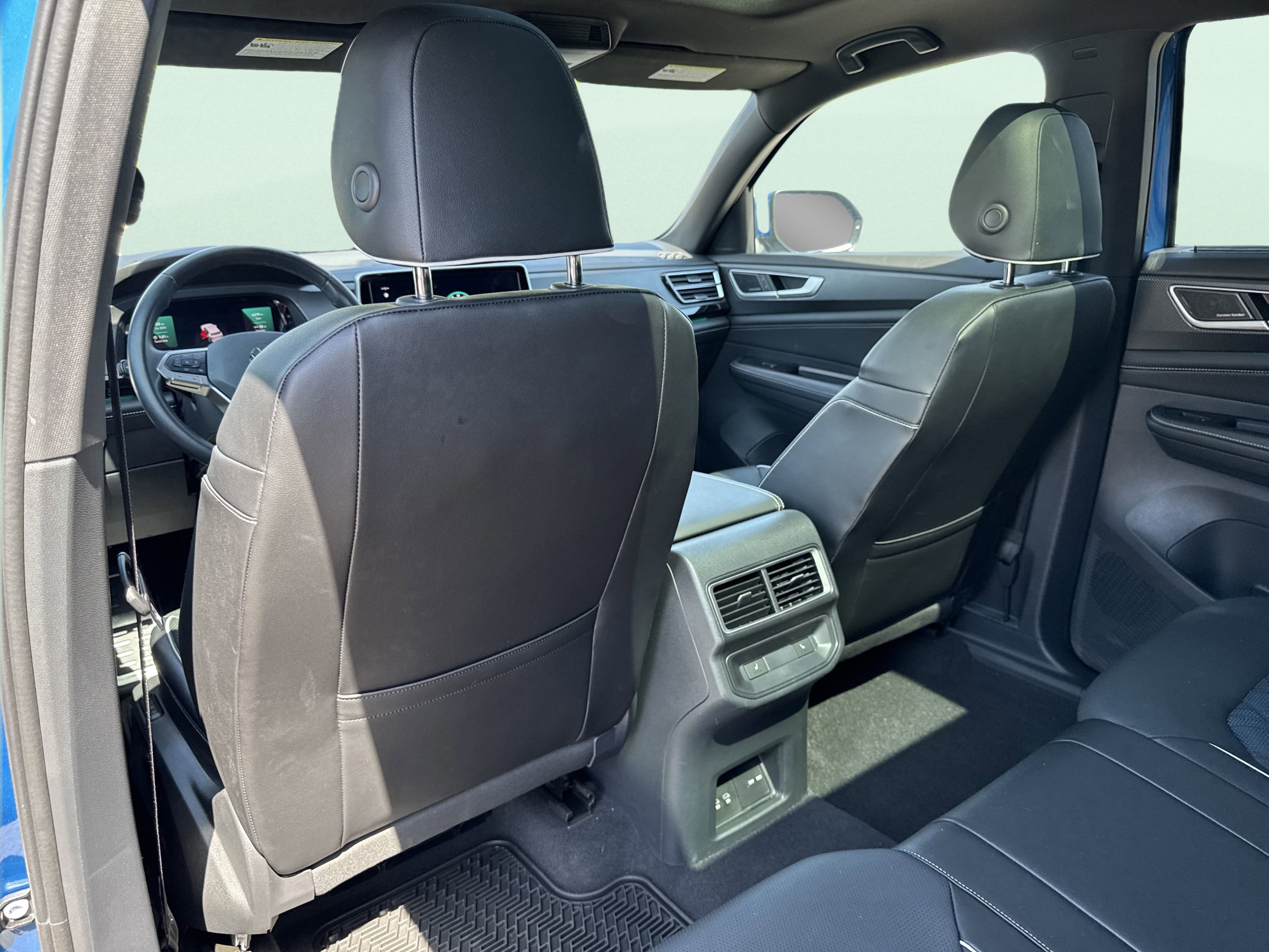 Used 2024 Volkswagen Atlas Cross Sport SEL Premium R-Line AWD/4WD image 29