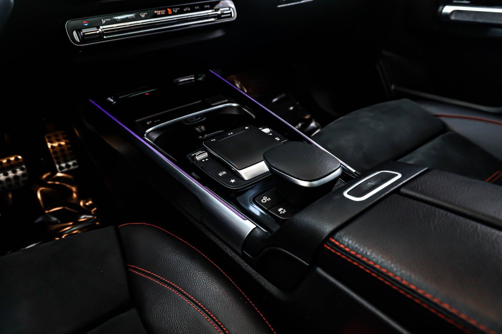 Used 2022 Mercedes-Benz GLB 35 AMG AMG GLB 35 4MATIC SUV image 6