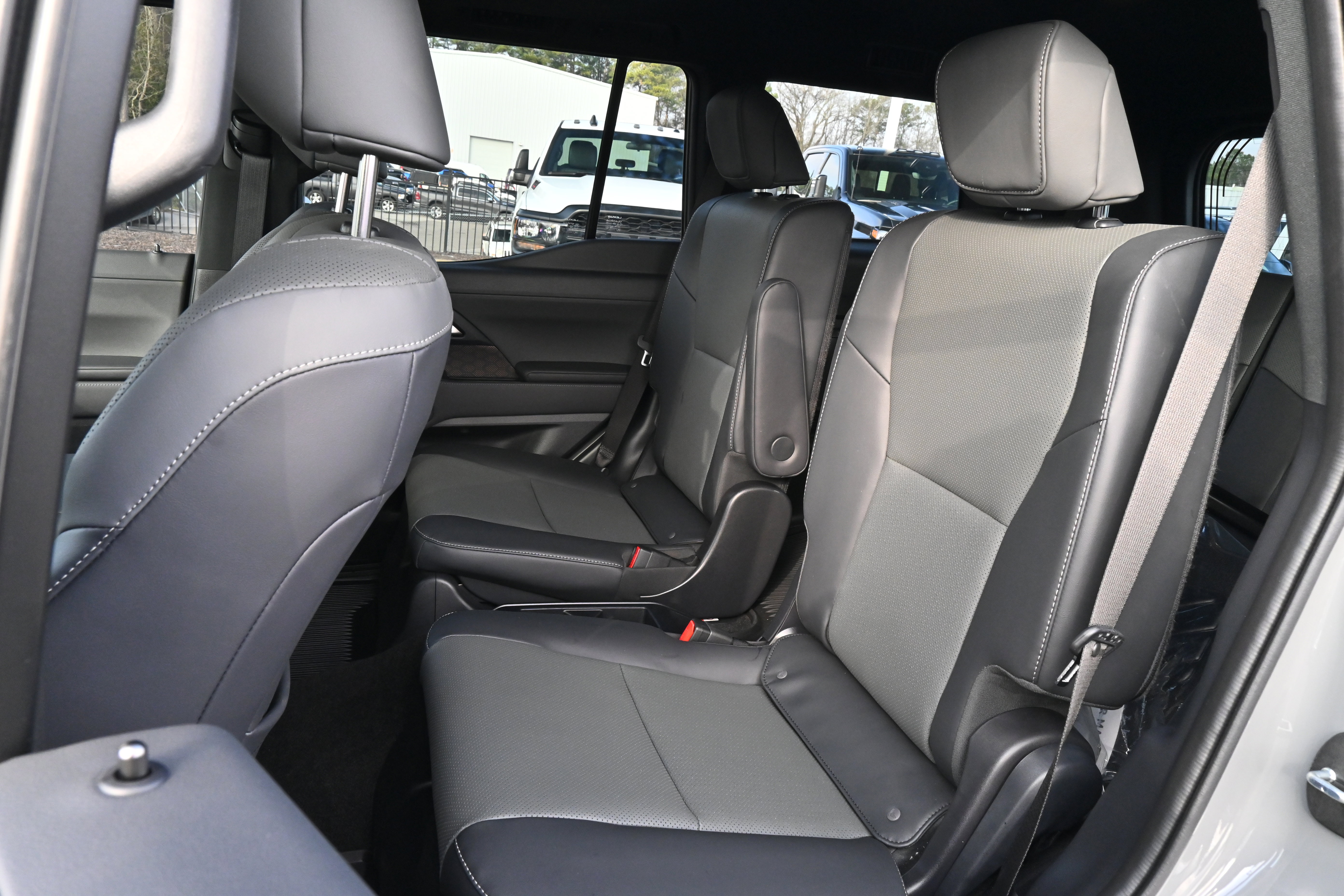 Used 2025 Lexus GX 550 w/ Accessory Package (2T) image 11