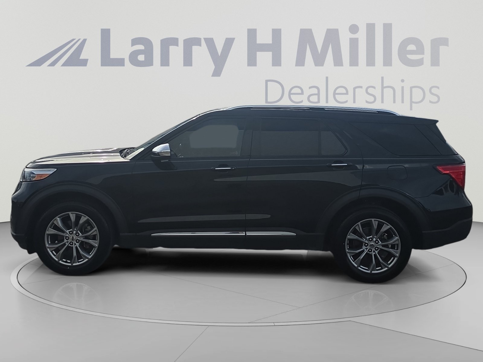 Used 2022 Ford Explorer Limited AWD/4WD image 2