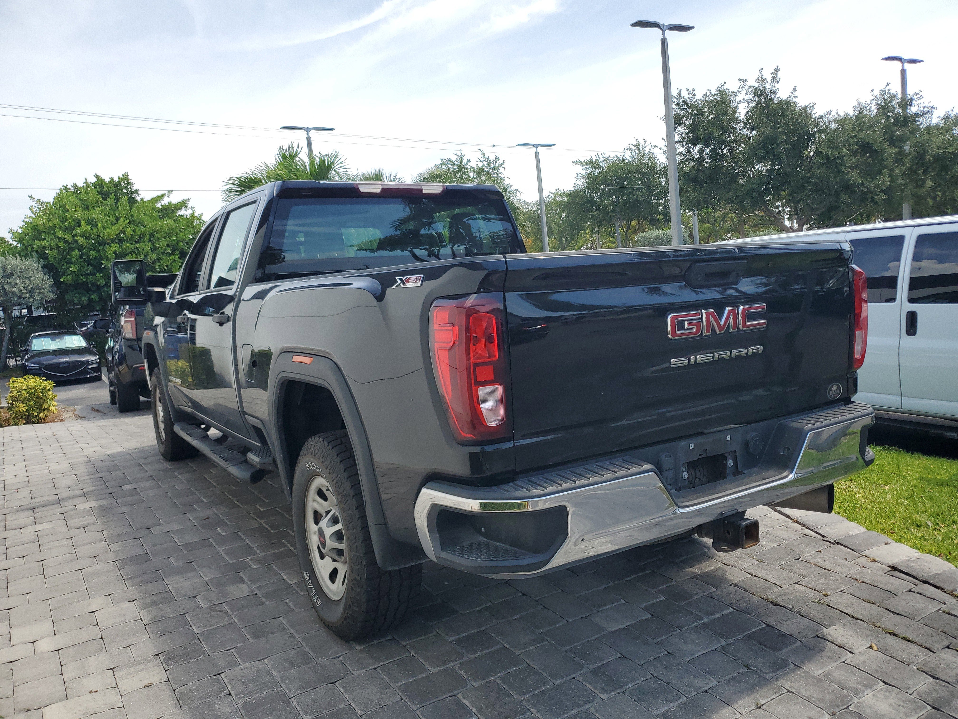 Used 2023 GMC Sierra 2500 Pro w/ X31 Off-Road Package AWD/4WD image 4