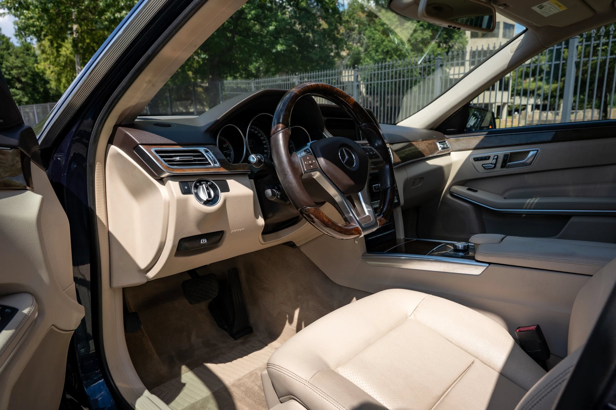 Used 2015 Mercedes-Benz E 350 4MATIC Sedan image 10