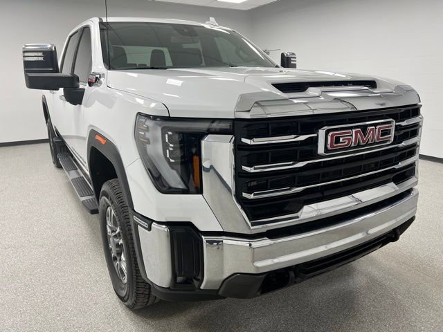 Used 2025 GMC Sierra 3500 SLT AWD/4WD image 2