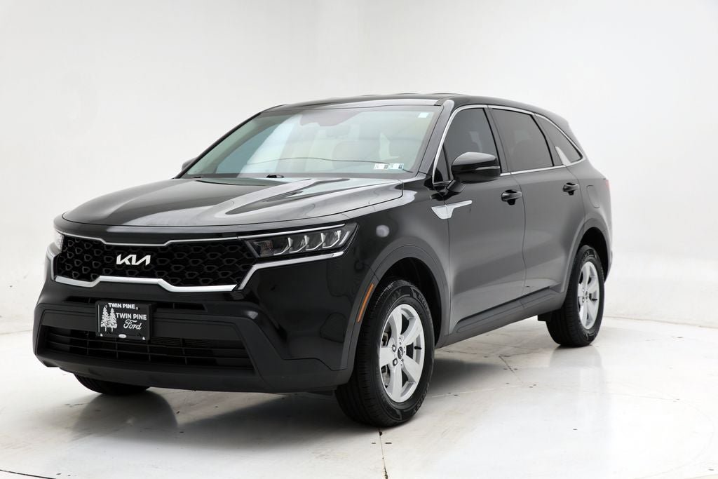 Used 2023 Kia Sorento LX AWD/4WD image 2