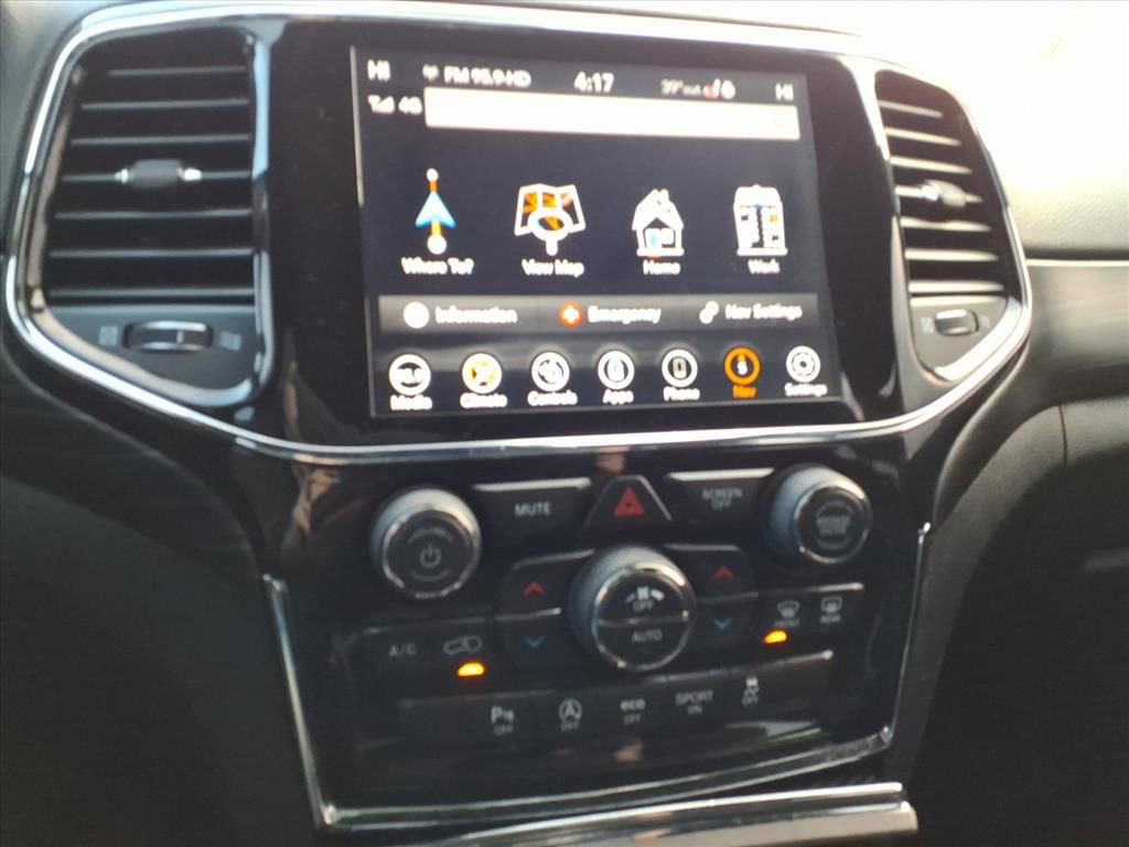 Used 2021 Jeep Grand Cherokee Laredo X image 16