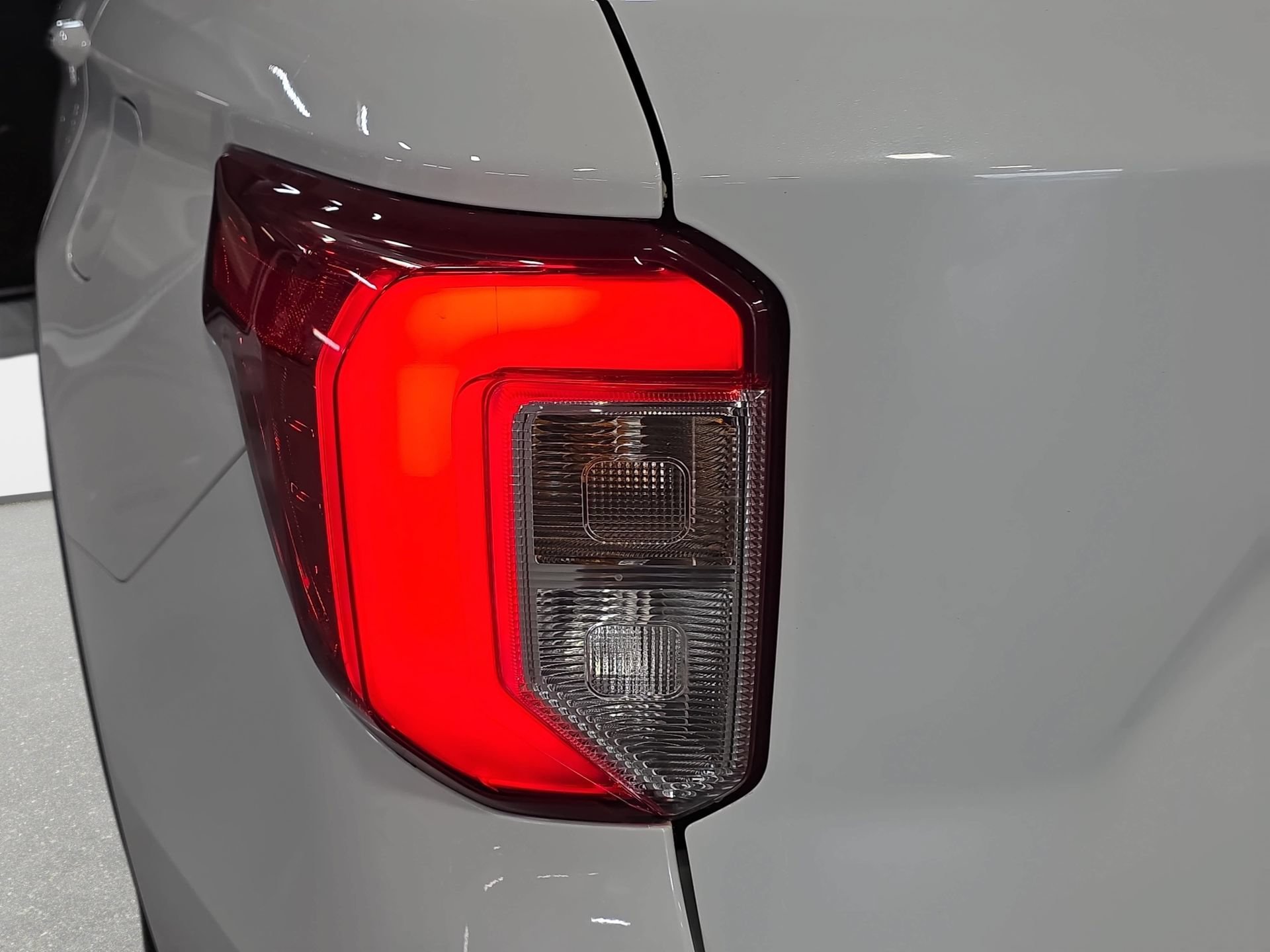 Used 2020 Ford Explorer Platinum w/ Premium Technology Package AWD/4WD image 33