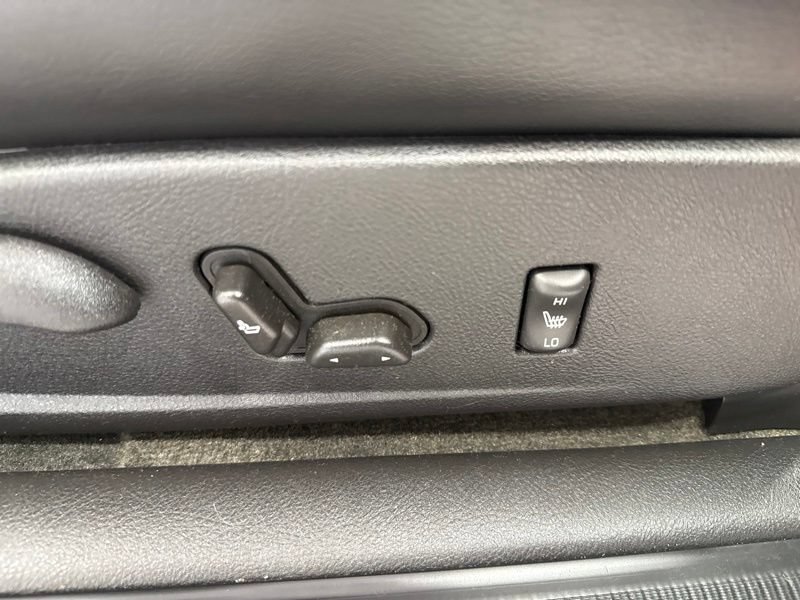 Used 2004 Chevrolet SSR w/ Preferred Equipment Group RWD image 11