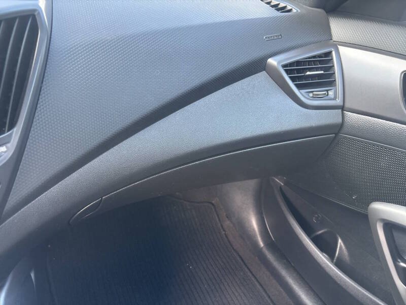 Used 2016 Hyundai Veloster Turbo FWD image 16
