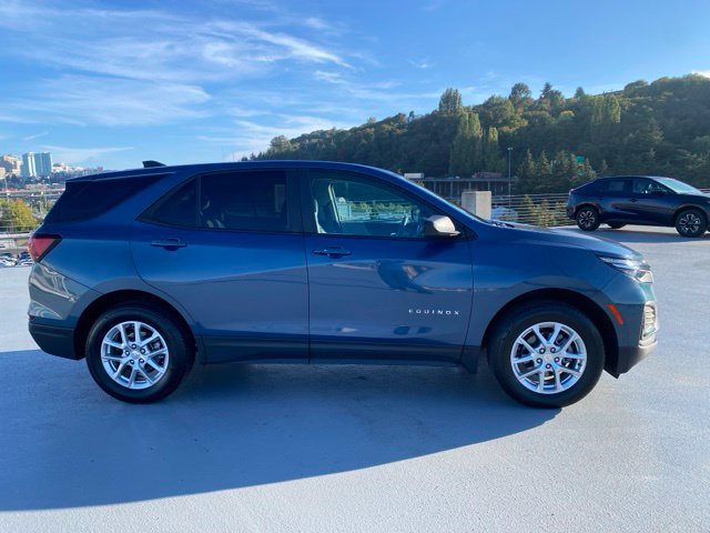 Used 2024 Chevrolet Equinox LS w/ LS Convenience Package AWD/4WD image 2