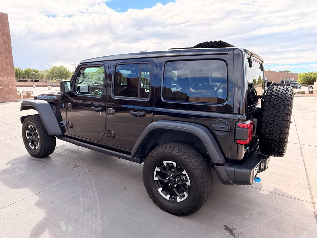 Used 2024 Jeep Wrangler Unlimited Rubicon 4xe w/ Convenience Group AWD/4WD image 11