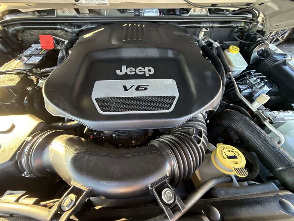 Used 2016 Jeep Wrangler Unlimited Rubicon image 25