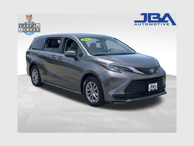 Used 2023 Toyota Sienna LE FWD image 1