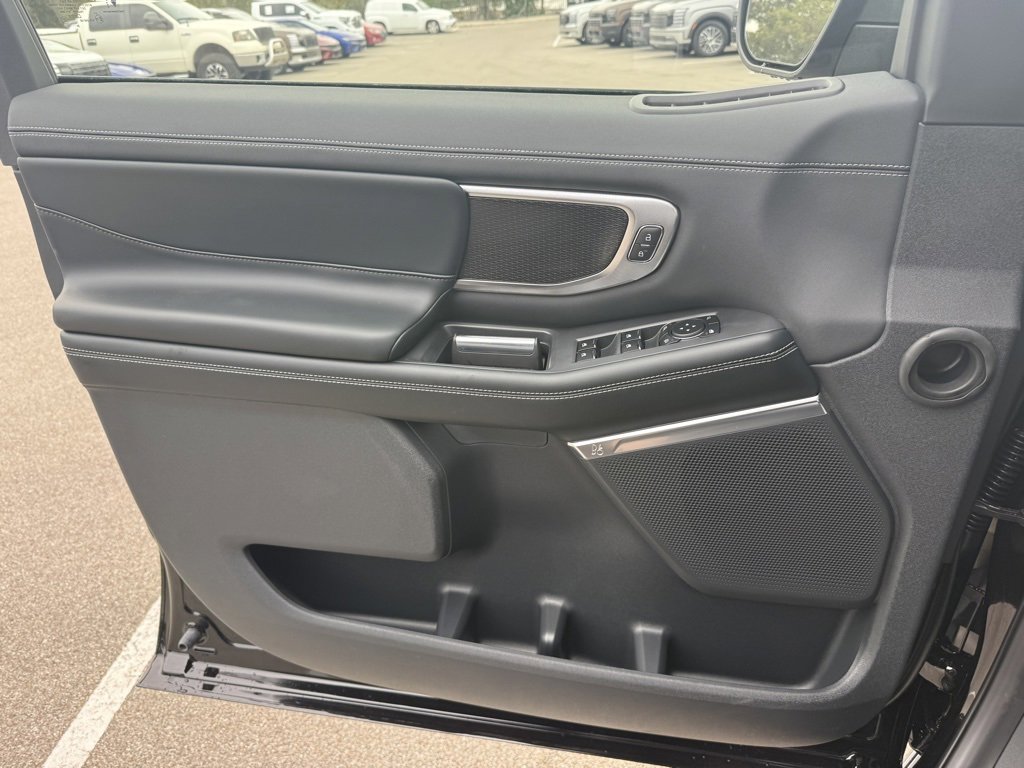 New 2025 Ford Expedition Platinum image 17