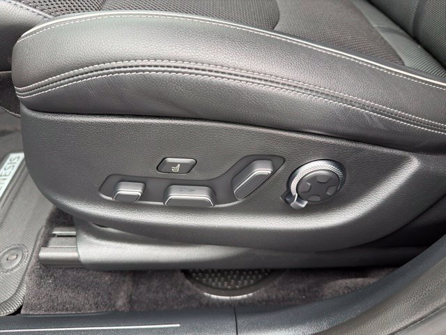 Used 2024 Genesis GV70 2.5T w/ Sport Prestige Package AWD/4WD image 11