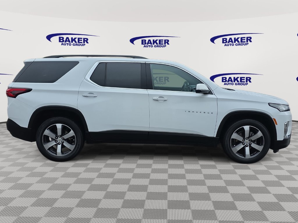 Used 2023 Chevrolet Traverse LT w/ LT Premium Package AWD/4WD image 4