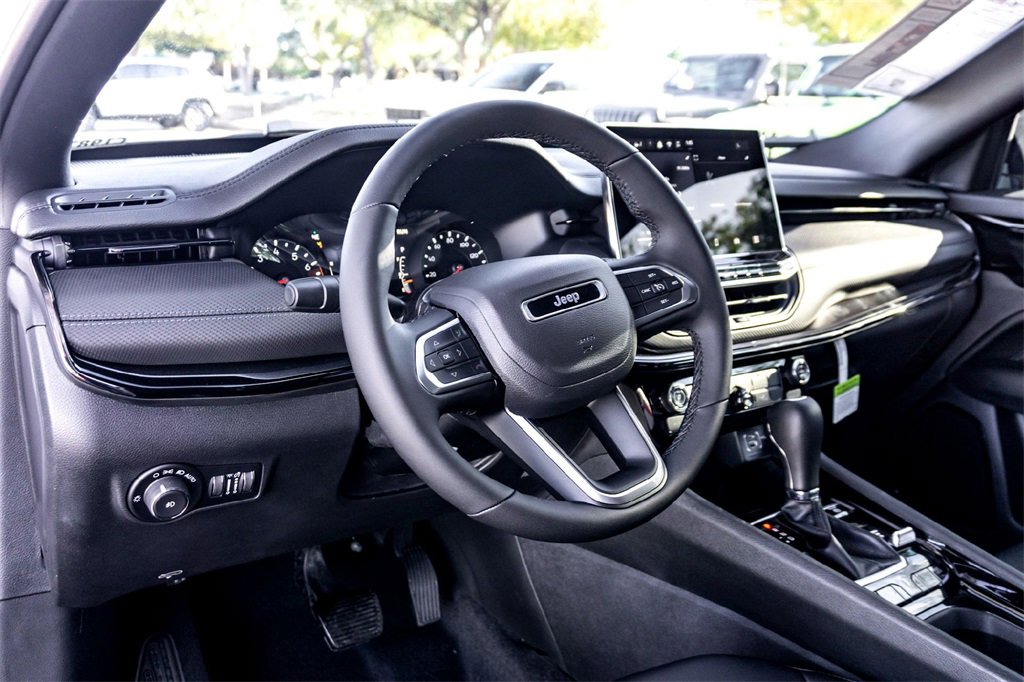 New 2026 Jeep Compass Latitude image 11